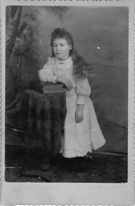 Karla als junges Mädchen